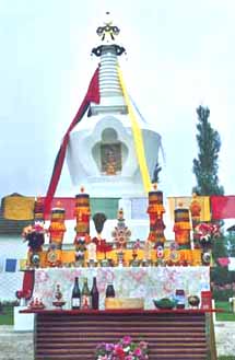 gal/Le_Centre_Pema_Yang_Dzong/stoupa.jpg