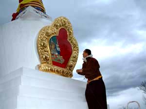 gal/Le_Centre_Pema_Yang_Dzong/stupa1.jpg