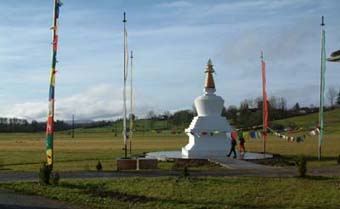 gal/Le_Centre_Pema_Yang_Dzong/stupa2.jpg