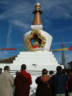 gal/Le_Centre_Pema_Yang_Dzong/stupadroit.jpg